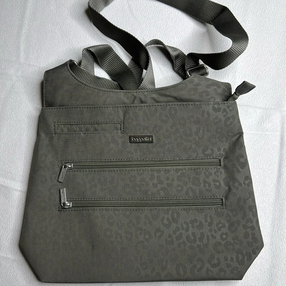 Baggallini Bucket Bagg (Charcoal) crossbody NWOT bag - Picture 2 of 9